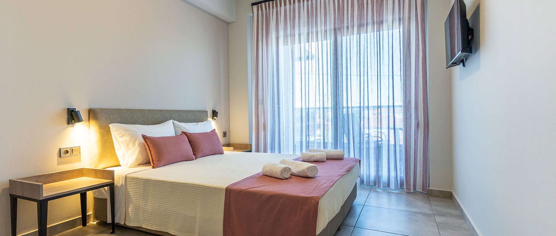 aura-home-slider-2