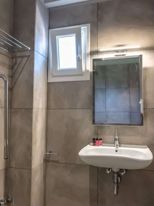 gallery-accessible-deluxe-studio-09